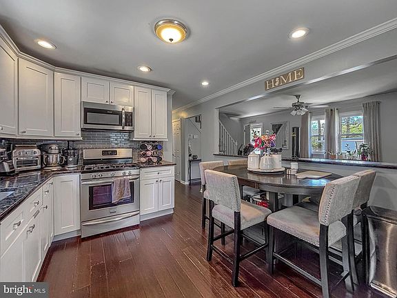 4th image of 86 Iris St
