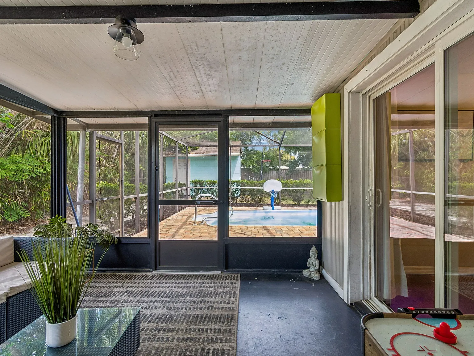 4 bed, 1332 sqft, $3,100 — Photo 3