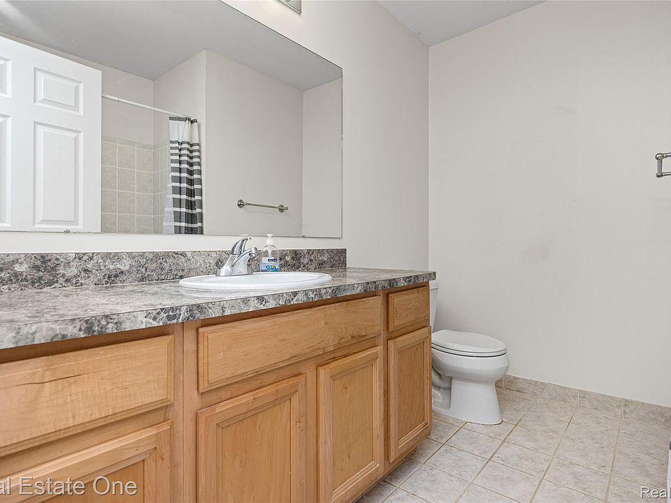 830 Woodhaven Dr, photo 16