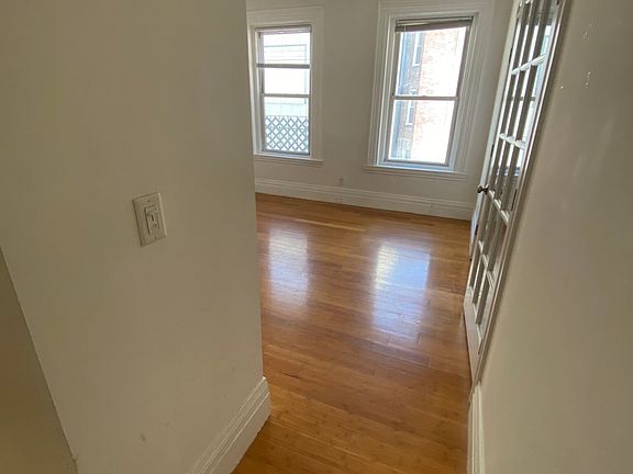 2nd image of 254 Newbury St #18