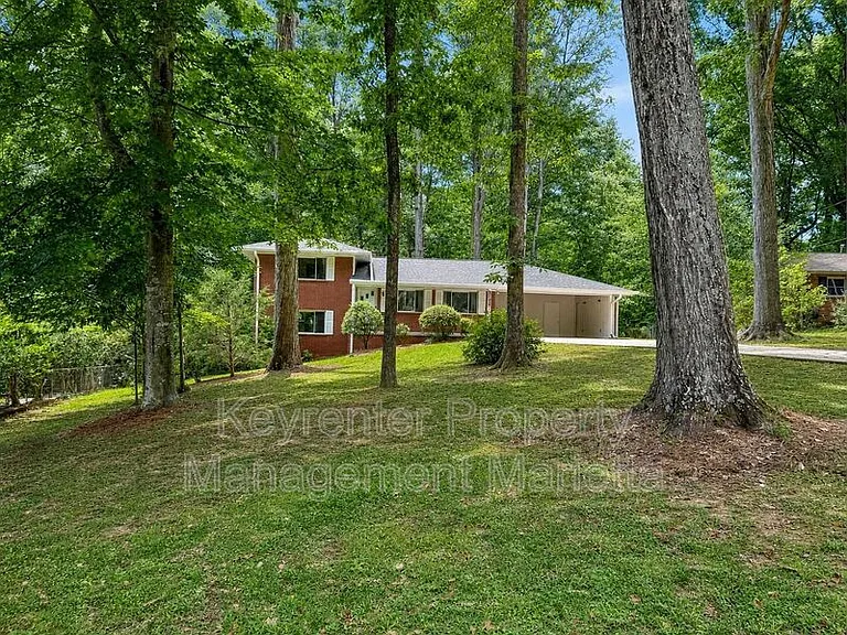 3720 Lake Dr SE — Photo 2