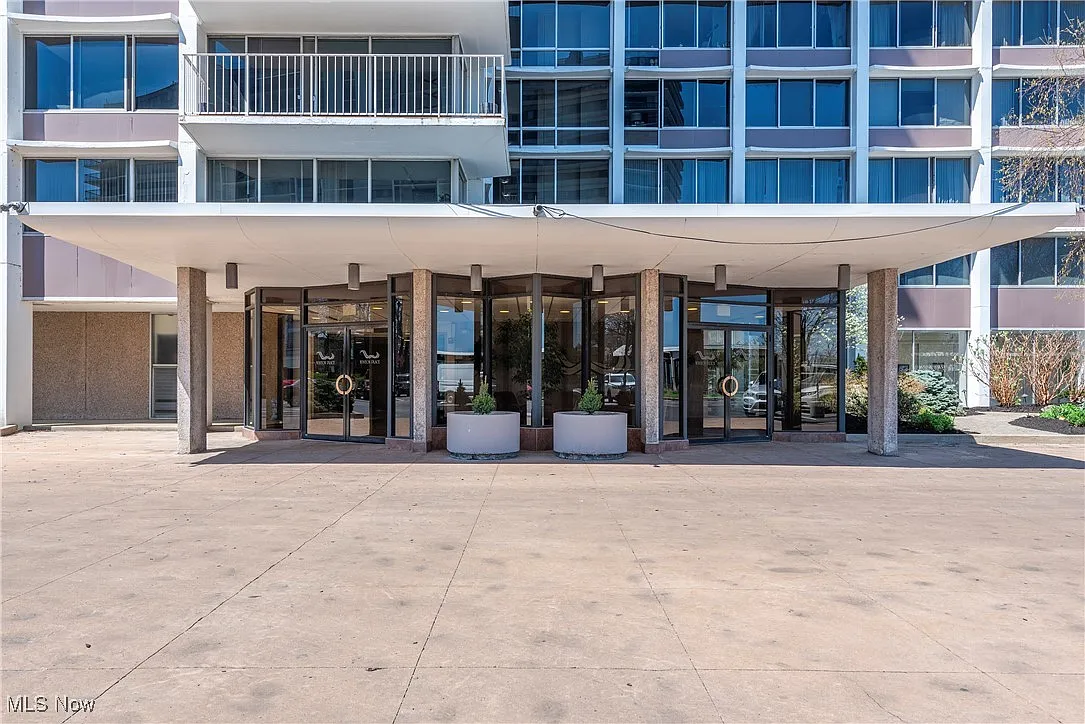 12700 Lake Ave APT 604 photo 1