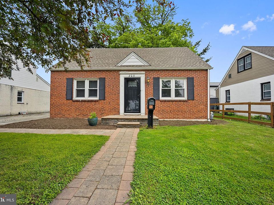 1st image of 203 Redwood Ave