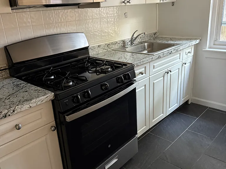 30 Marion Ave #31 — Photo 6