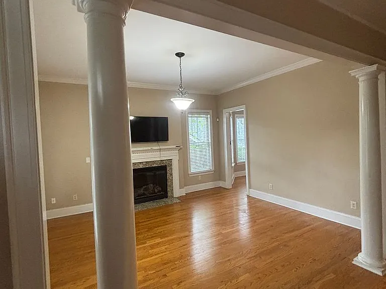 1010 Woodrow St — Photo 2