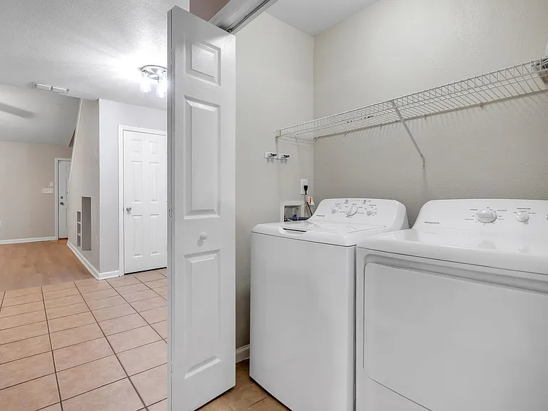2738 W Tharpe St #404 — Photo 11
