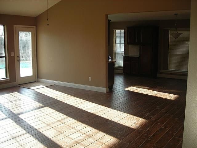 1st image of 800 Sandy Creek Dr