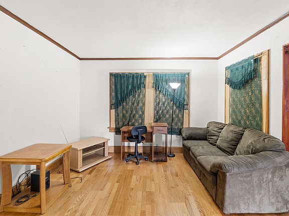 5th image of 2337 Amherst St