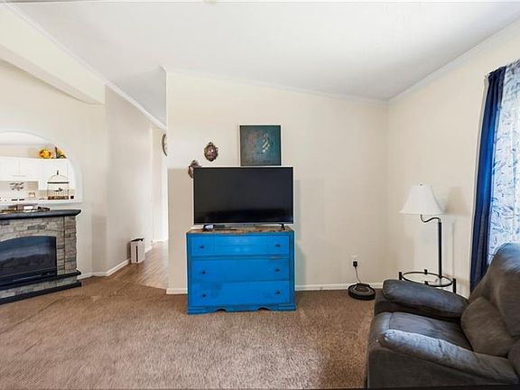 2nd image of 174 Morningside Rd