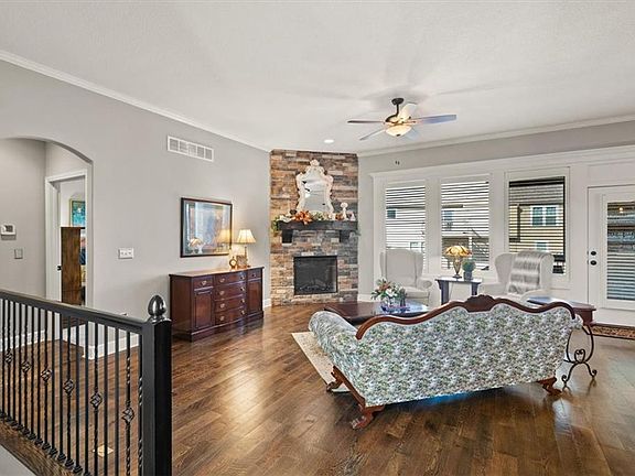 3rd image of 19372 W 210th St