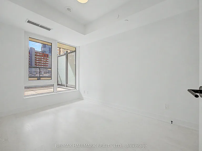 308 Jarvis St #404 — Photo 7