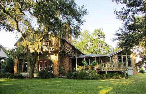 2nd image of 804 Harbor Ln