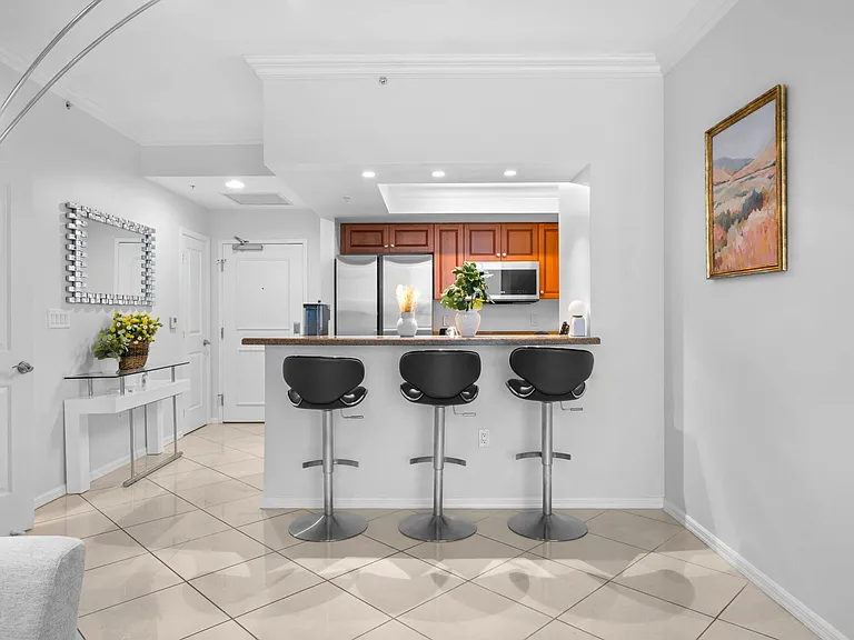 347 N New River Dr E #405 — Photo 2