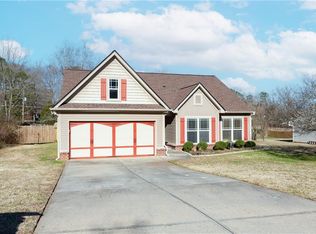 545 Fairfield Dr, Jefferson, GA