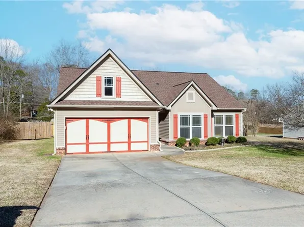 545 Fairfield Dr, Jefferson, GA 30549