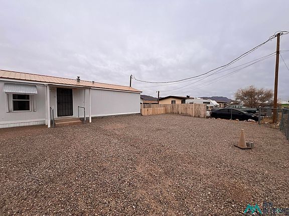 3rd image of 816 Hillcrest Dr
