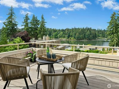 601 Winslow Way W, Bainbridge Island, WA, 98110