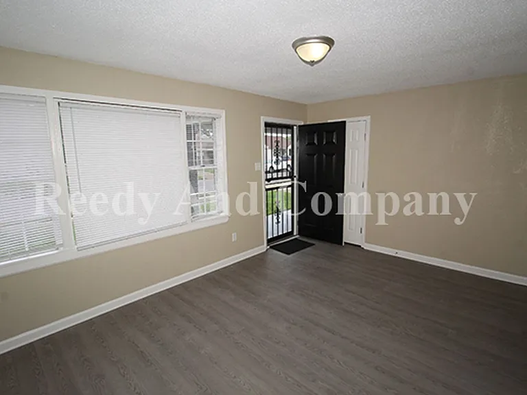 93 Eastview Dr — Photo 5