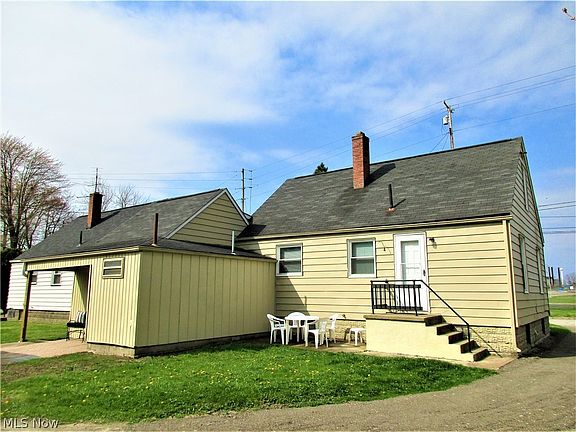 3rd image of 4210 Mahoning Ave NW