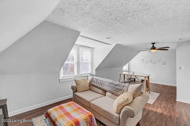 129 W Ormsby Ave — Photo 3
