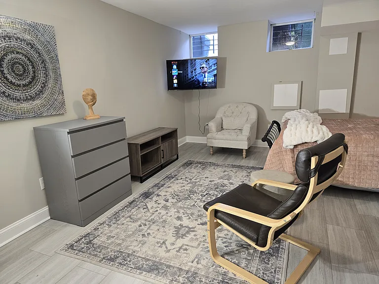 2424 Linden Ave — Photo 1