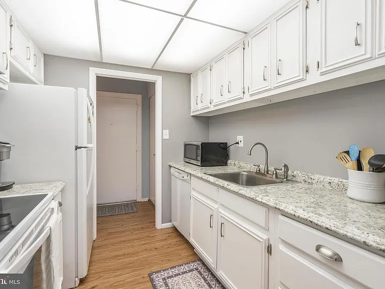 20 Dougherty Blvd #J3 — Photo 6