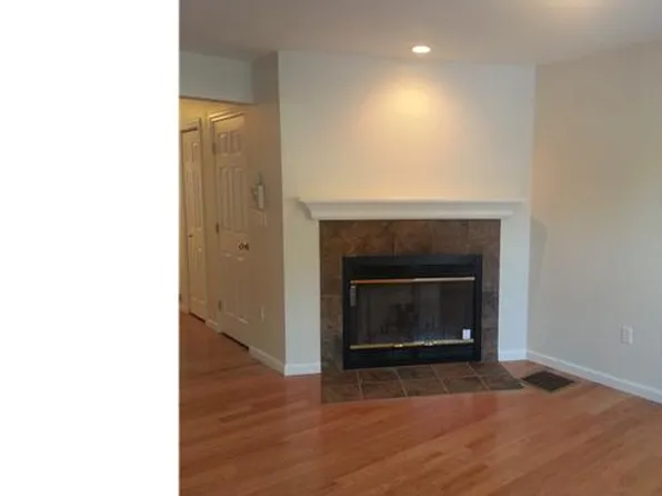 10 Uncas Ct, Mansfield, CT 06250