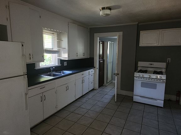 2nd image of 1556 Queen Ave NE #2