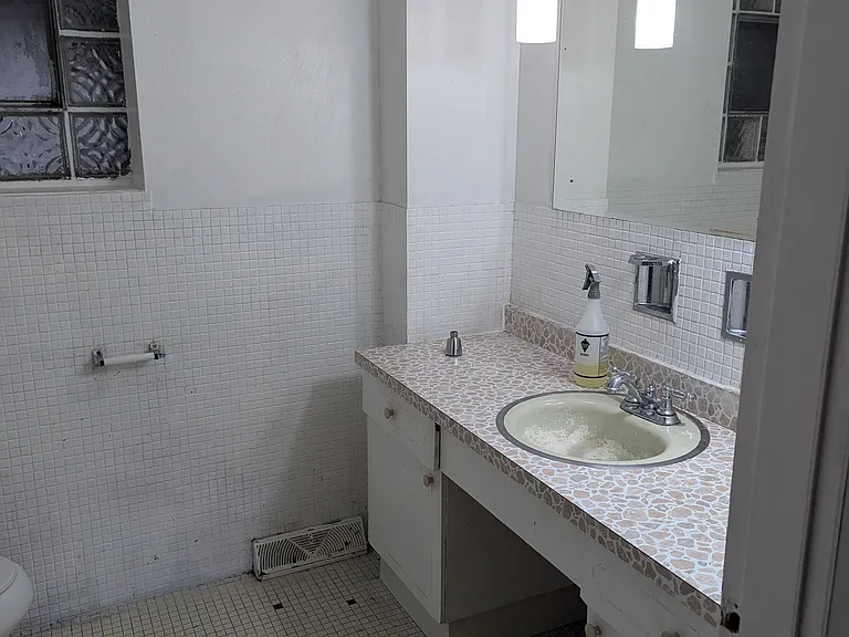 2000 Saint Stephen Dr — Photo 23