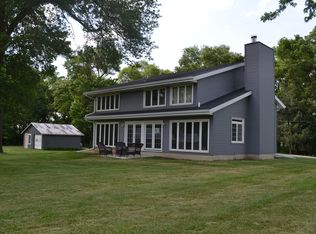 11842 Gibson Rd, Hudson, IA 50643