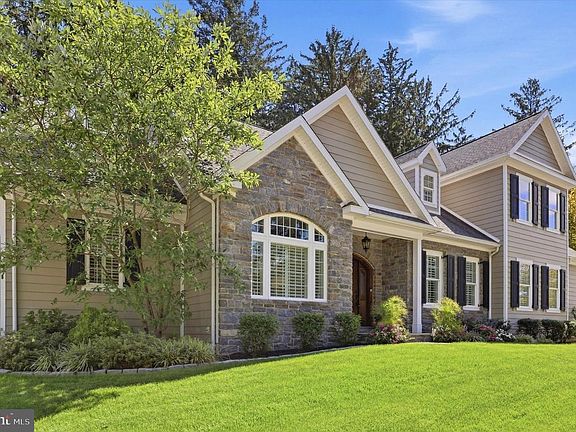 4th image of 703 Grace Way