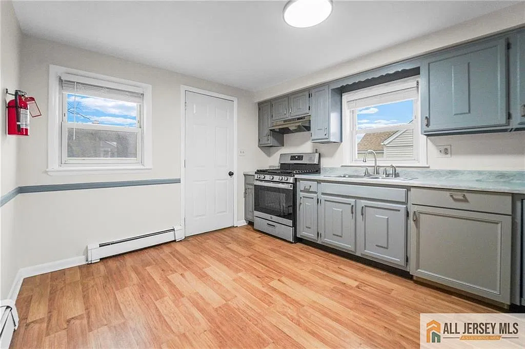 2 bed, 1.0 bath, 1200 sqft, $1,950 — Photo 4