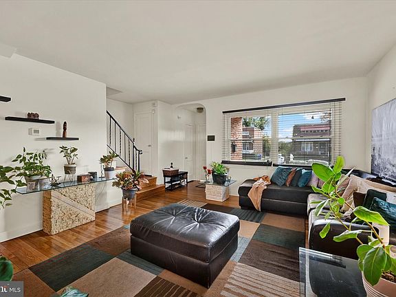 4th image of 3922 Mortimer Ave