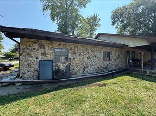 302 S Clayton St, Benton, IL 62812