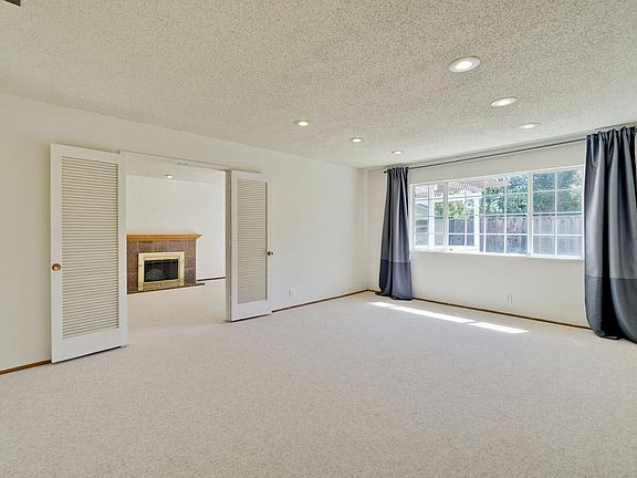 3rd image of 1404 Sturgeon Way