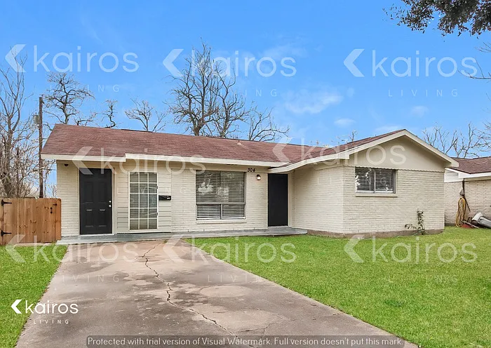 3 bed, 1.5 bath, 1298 sqft, $1,845 — Photo 1