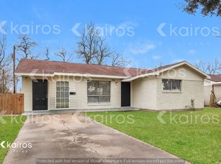 304 Robbie St, La Marque, TX 77568