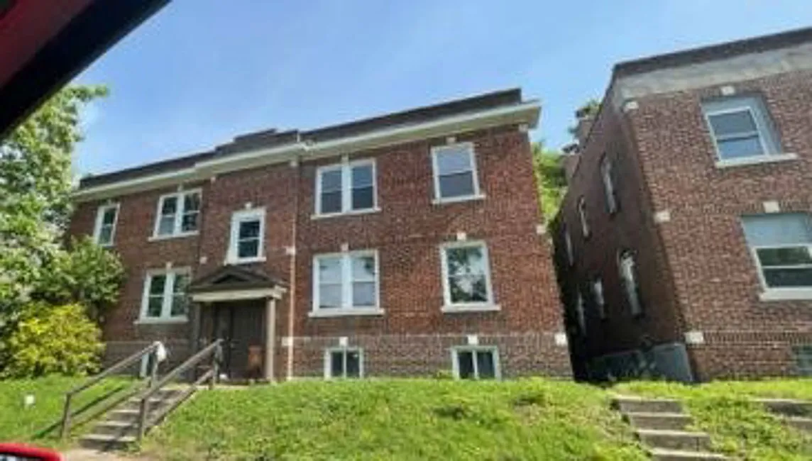 3021 Miami St photo 1