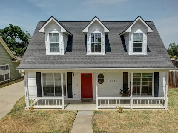 3719 Holick Ln, Bryan, TX 77801