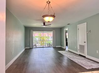 300 Valley Stream Dr APT 8, Naples, FL 34113