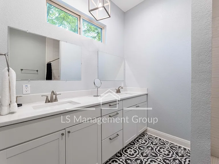 415 Furnish Ave — Photo 7