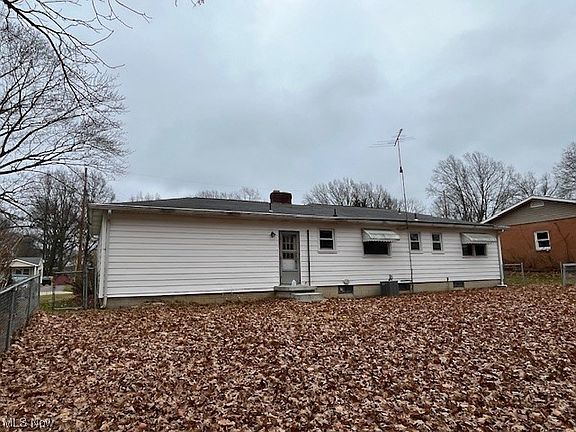 3rd image of 2111 Southeast Blvd
