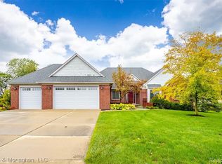 4122 River Pointe Dr, Saint Clair, MI 48079