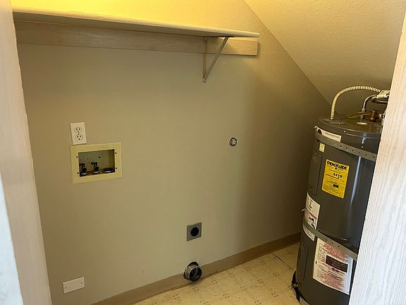 4th image of 300 Kennel Ave #A