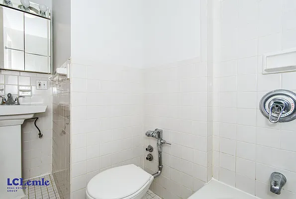 Rented by LC Lemle Real Estate Group | media 23