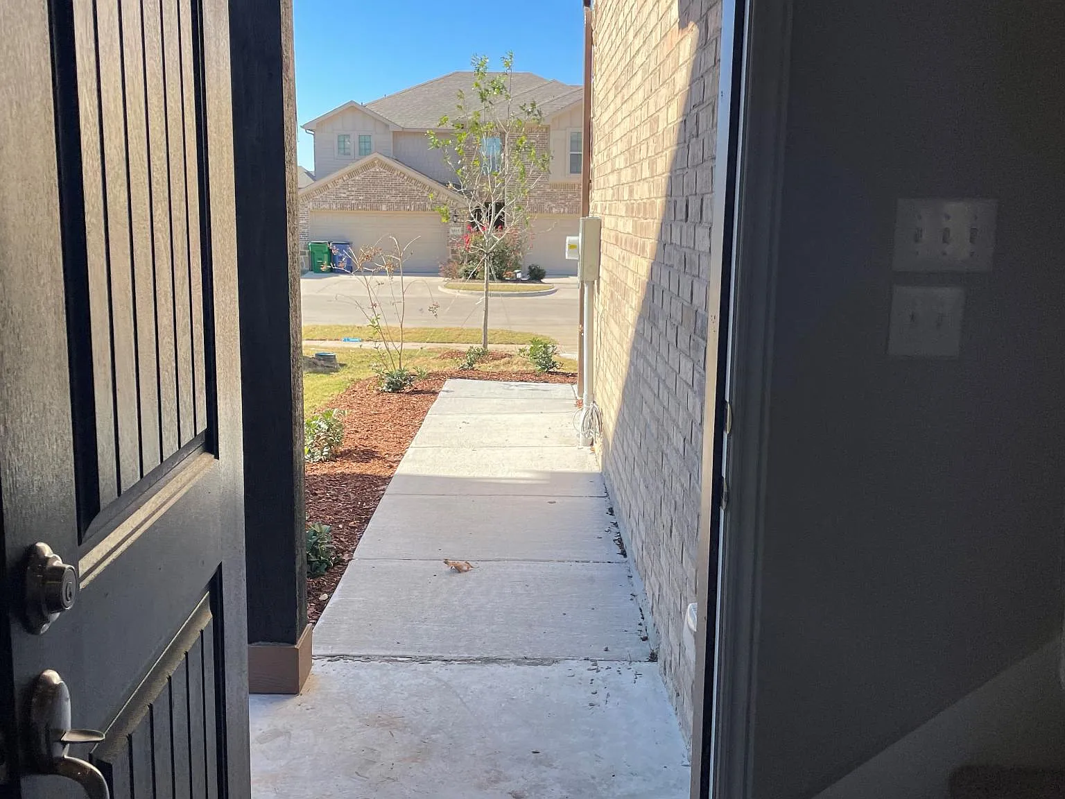3 bed, 2.5 bath, 1928 sqft, $1,950 — Photo 3