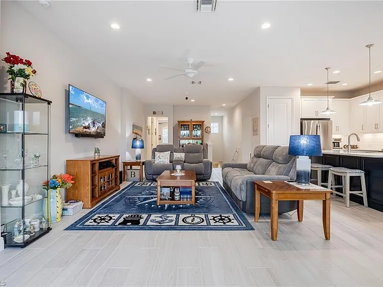 2555 Seychelles Dr #406 — Photo 10