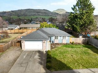 2922 Fairfax St, Medford, OR 97504