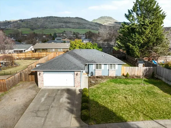 2922 Fairfax St, Medford, OR 97504