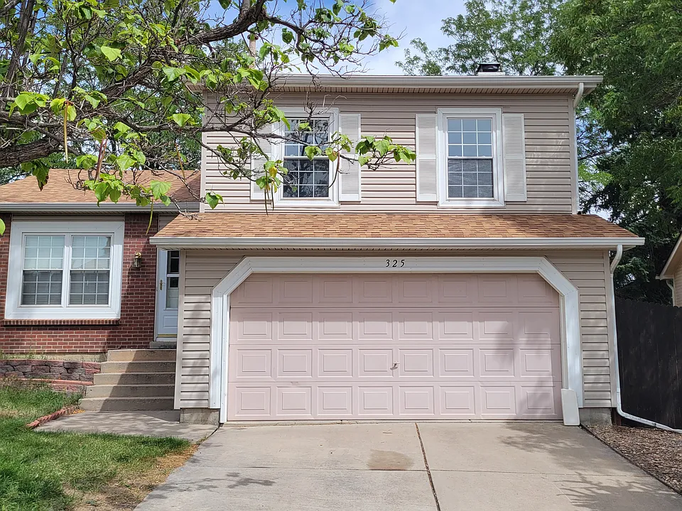 325 W Eisenhower Dr